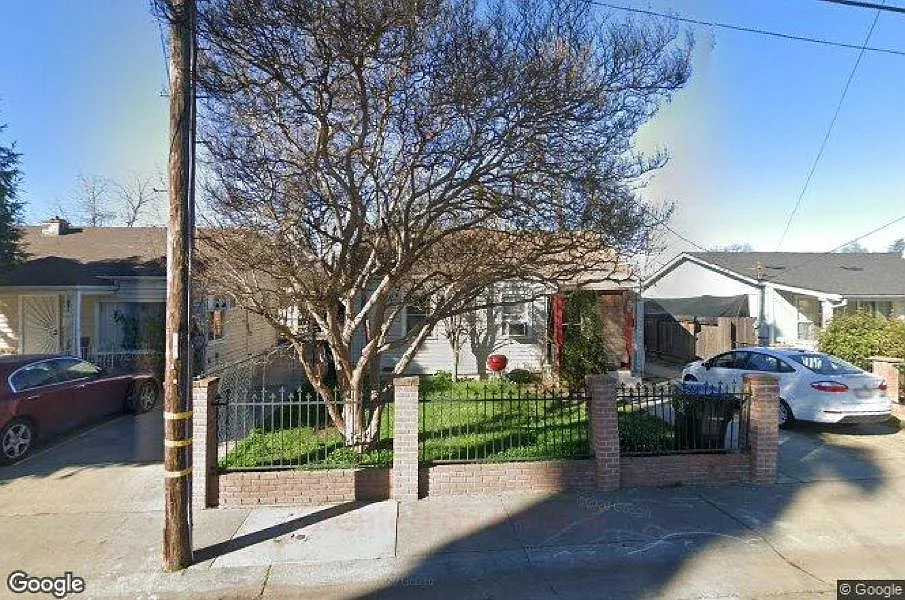 Photo 1 of 17 - 4000 San Carlos Way - Sacramento, CA Primary Photo - 4000 San Carlos Way