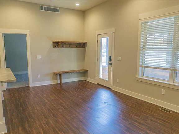 5th image of 47 E Main Ave #1