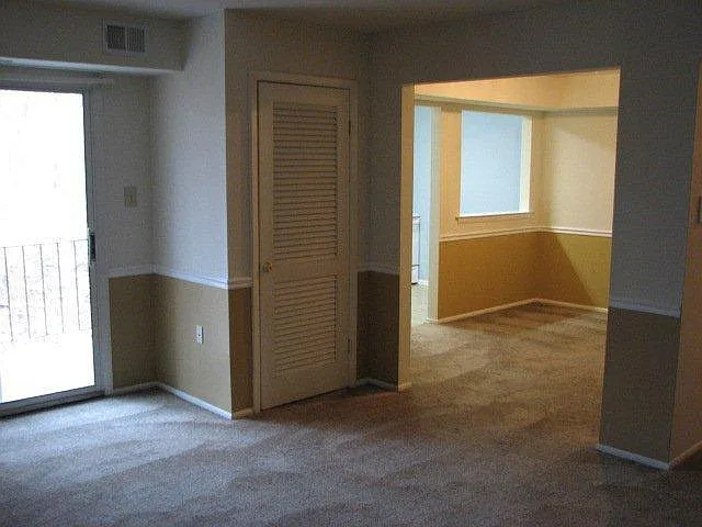 Ridgewood Apartments — Photo 13