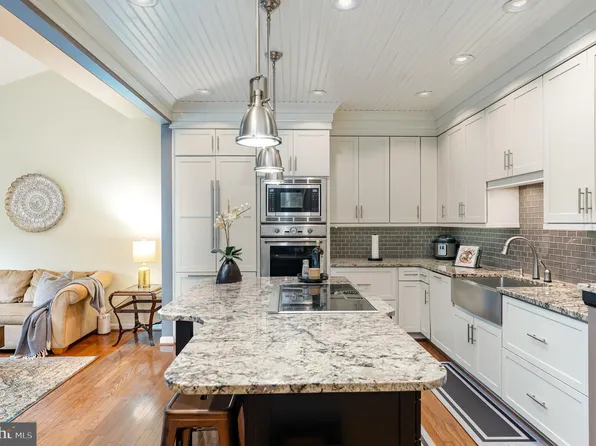 7749 Effingham Sq, Alexandria, VA 22315