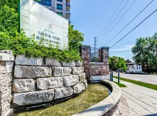 1215 Bayly St #501, Pickering, ON L1W 0B4