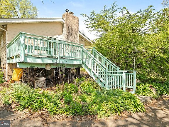 4th image of 239 Bakers Basin Rd