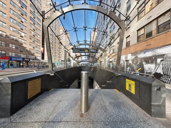 233 East 69th Street image 14 of 15