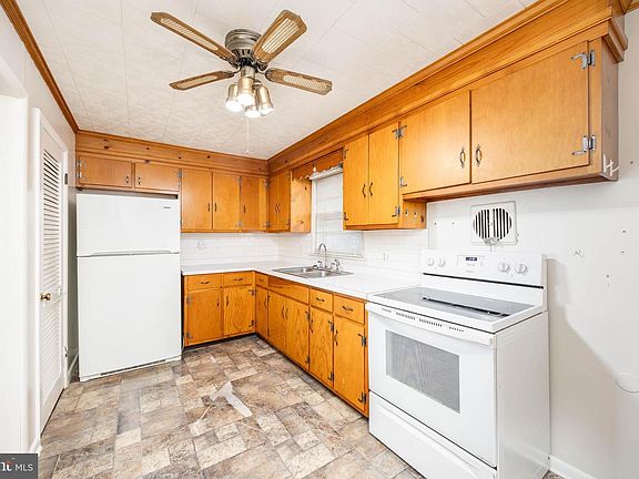 4th image of 310 Zion Rd