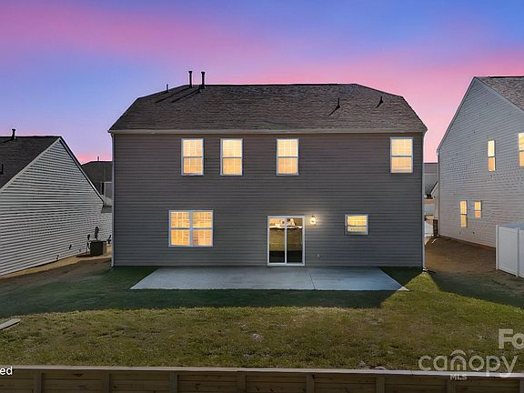 3rd image of 127 Giant Oak Ave