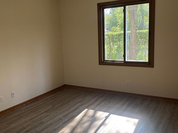 4th image of 102-607 S Main St #102