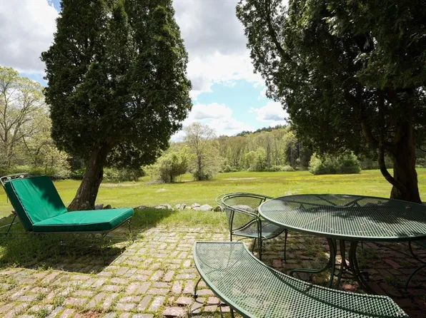13 Mill St, Sherborn, MA 01770