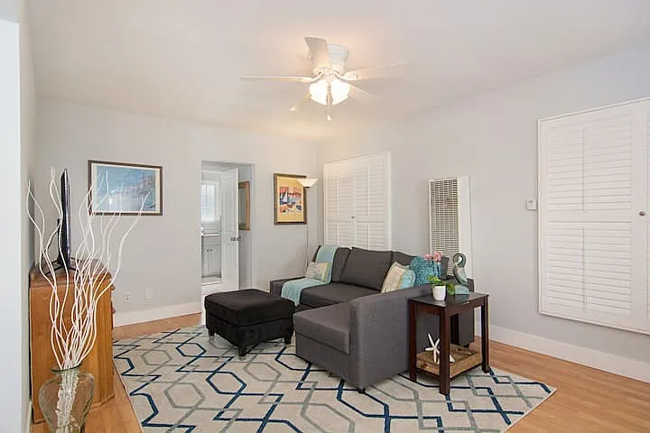 717 Whiting Ct — Photo 42