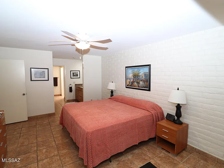 5602 N Camino Del Sol — Photo 16