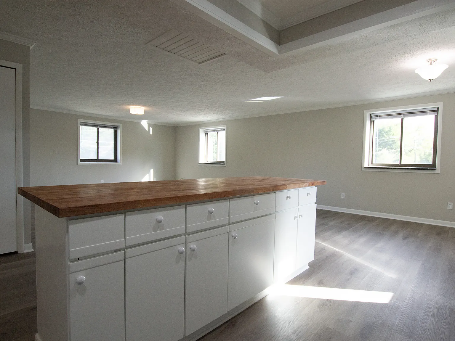 9097 Main St — Photo 3