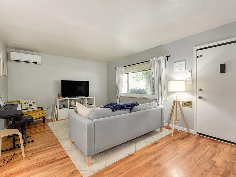5433 Carlson Dr #5433 — Photo 5