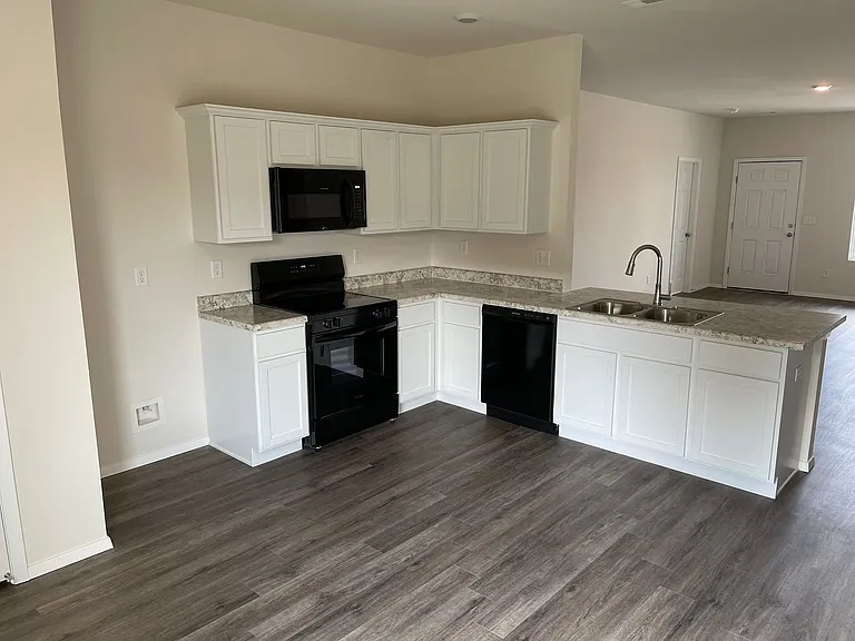 2609 S Silver St — Photo 4