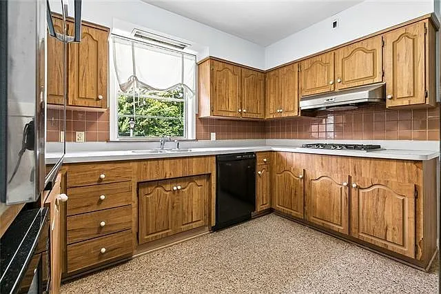 3108 Ridgeway Dr — Photo 3