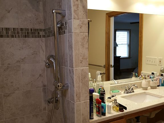 4th image of 604 Royal Grant Dr