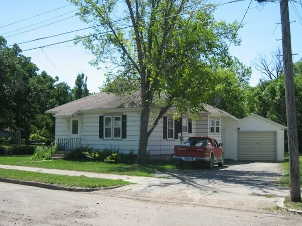 506 3rd St SE, Valley City, ND 58072