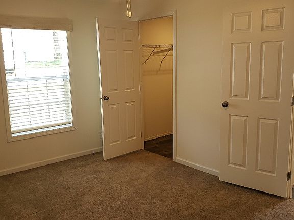 2nd image of 125 E Sourwood Dr