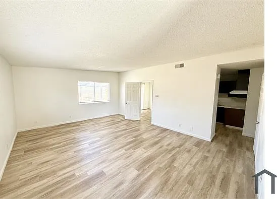 3 bed, 2332 sqft, $2,500 — Photo 1