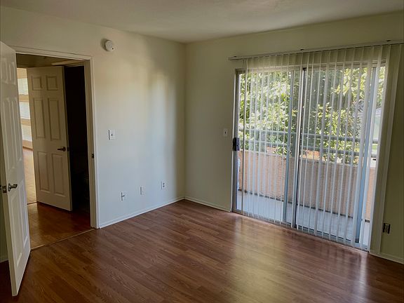 5th image of 4152 Whitsett Ave #204
