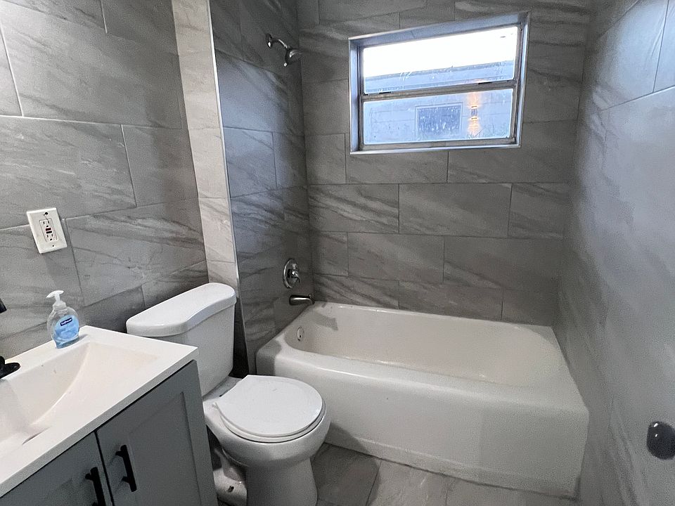 2nd image of 805 18th St #801