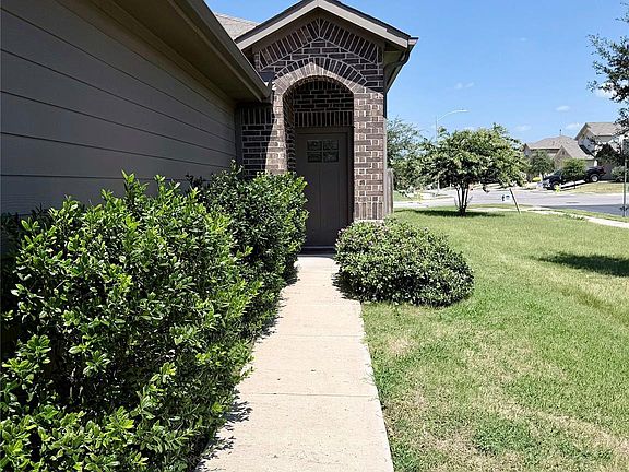 3rd image of 13940 Heywood Dr