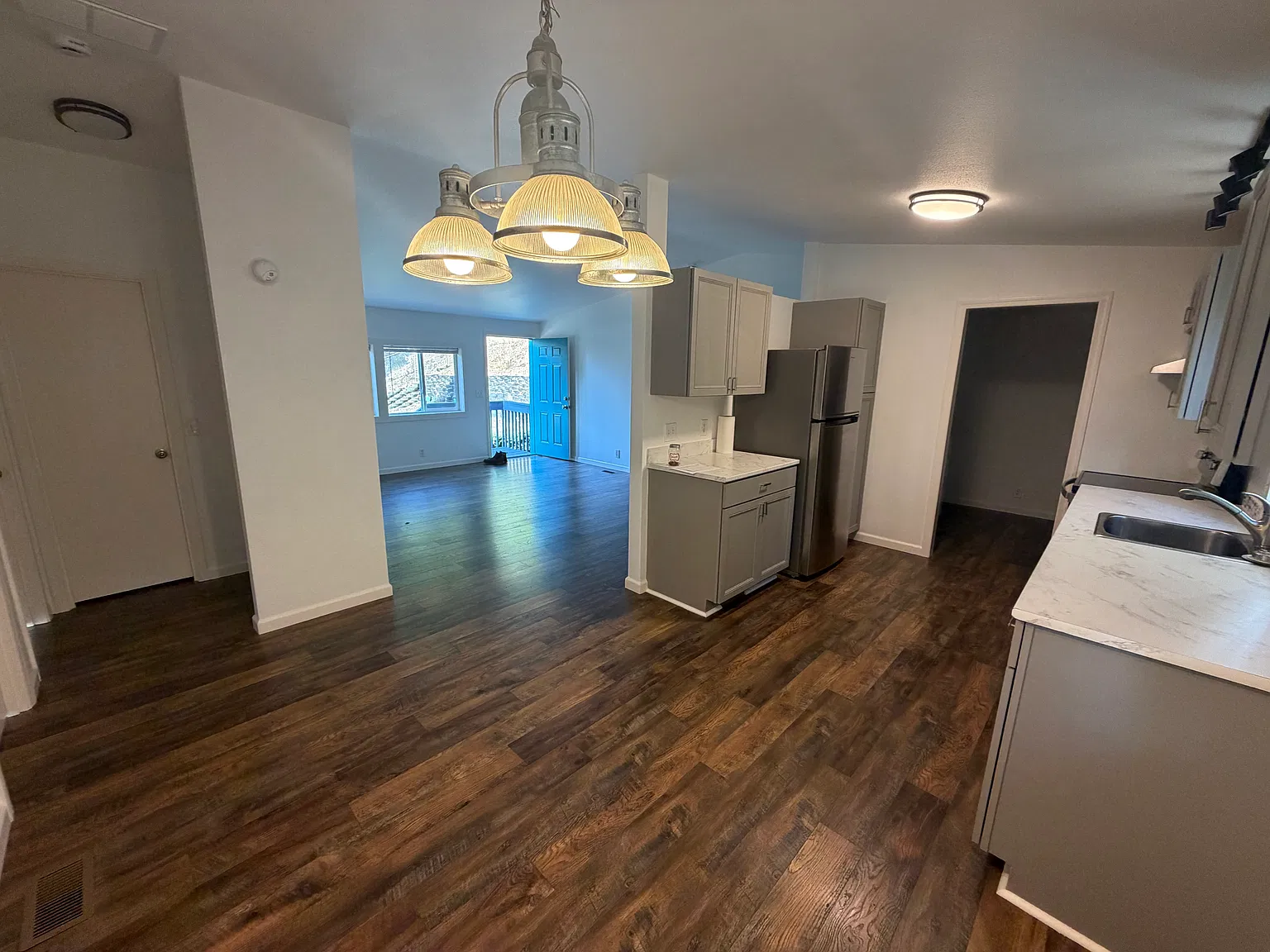 3 bed, 1093 sqft, $1,675 — Photo 2