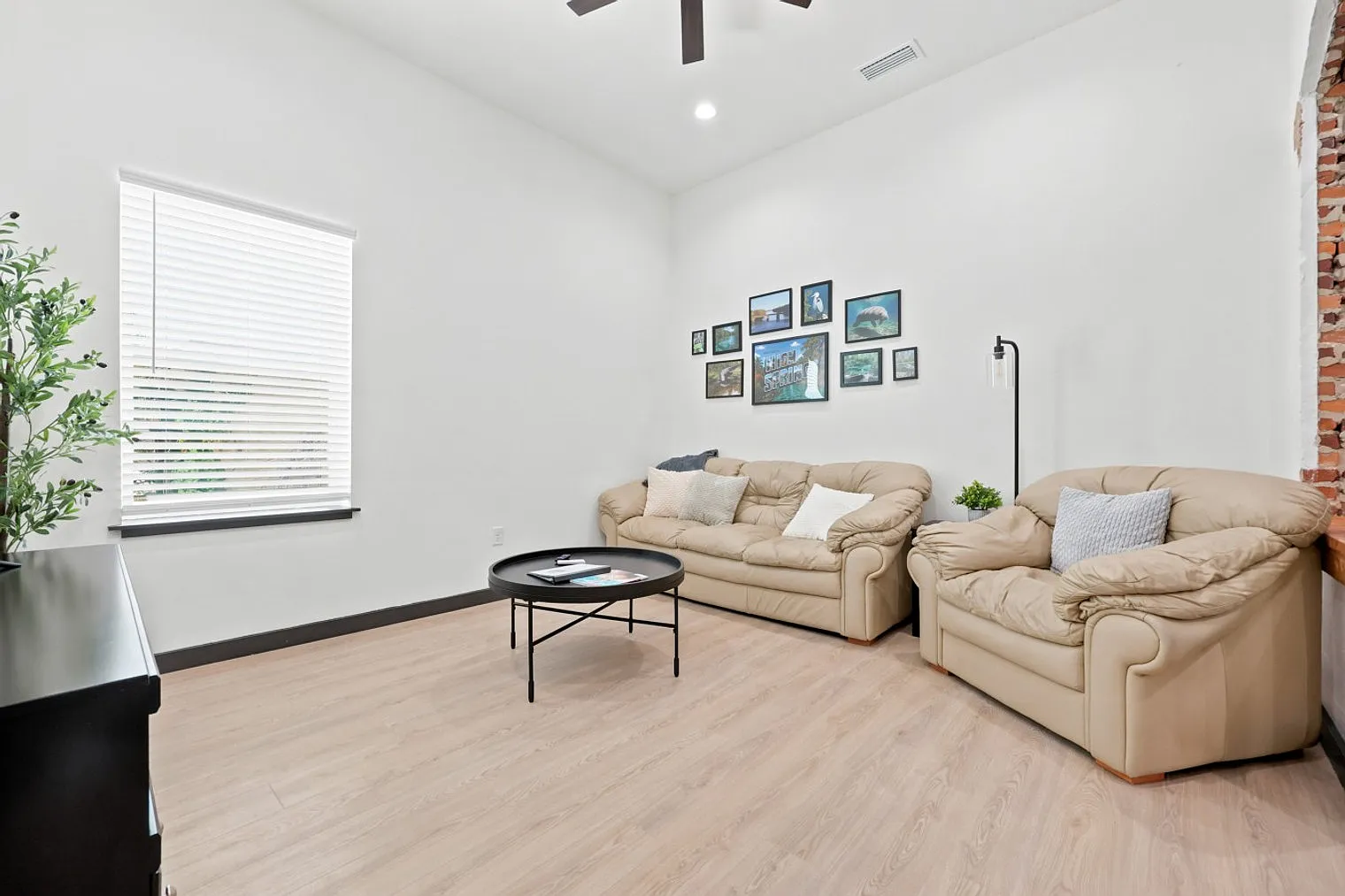 2 bed, 2.0 bath, 861 sqft, $3,986 — Photo 3