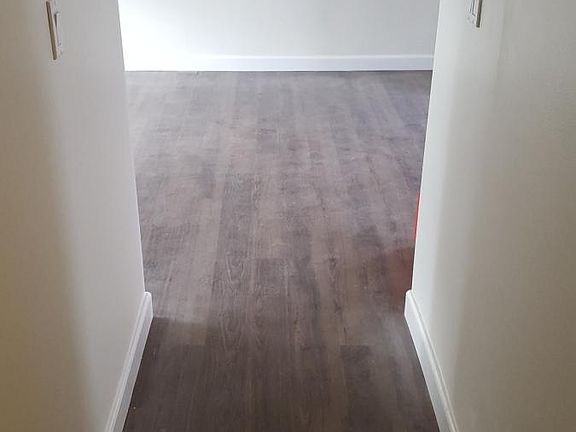 5th image of 7956 De Garmo Ave
