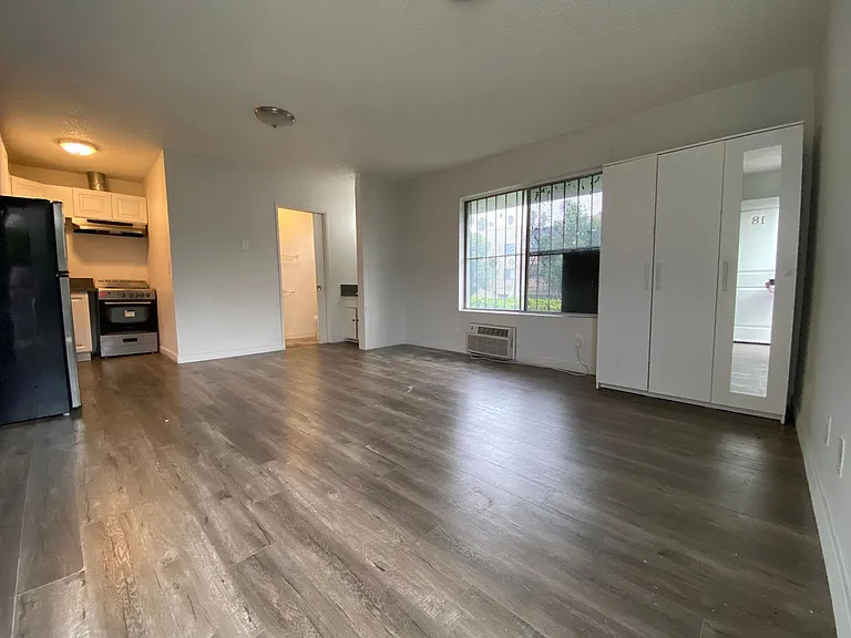981 Elden Ave #18 — Photo 6
