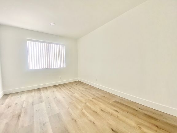3rd image of 1033 N Orange Grove Ave #202