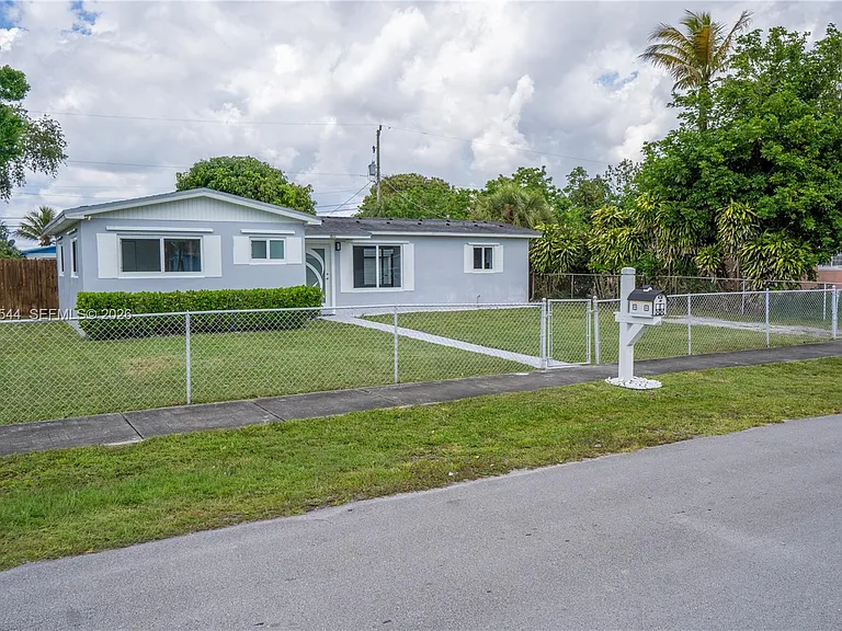 20440 NW 20th Ct — Photo 4