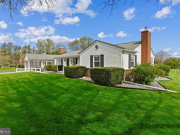 2nd image of 438 Hook Rd