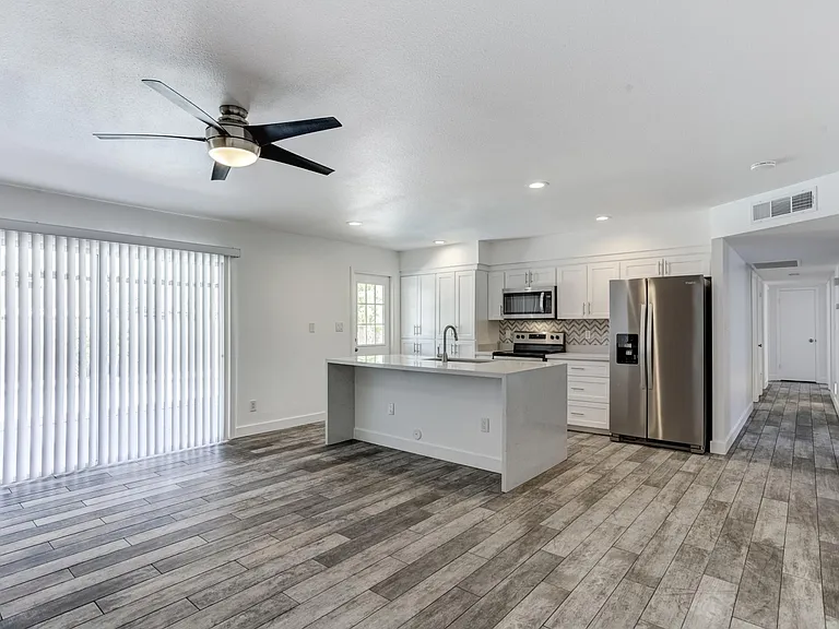 2500 E Hermosa Dr — Photo 33