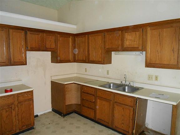 4th image of 2616 Saybrooke Dr
