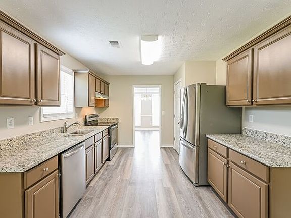 3rd image of 1142 Pine Lake Dr