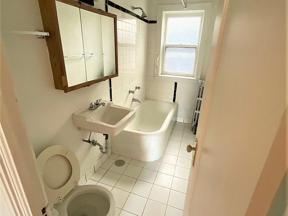 4th image of 4500-8 N Ashland Ave #3N