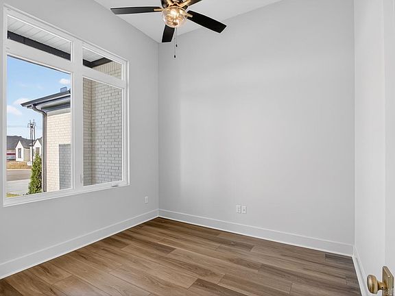 5th image of 110 Fawnwood St