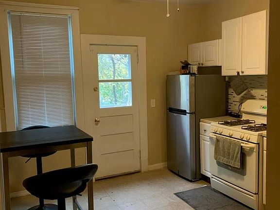 4th image of 171 Campbell Ave #2