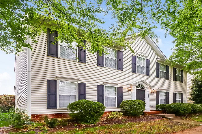 5 bed, 2.5 bath, 2482 sqft, $2,515 — Photo 4