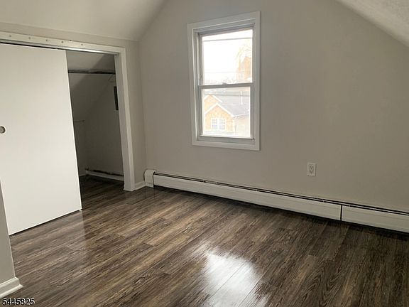 5th image of 233 Pine St