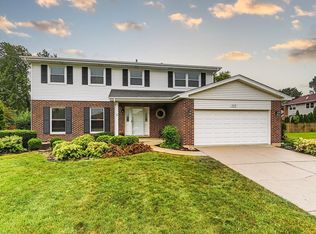 1008 Aegean Dr, Schaumburg, IL 60193