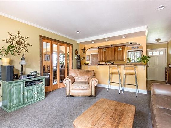 2nd image of 949 Chynoweth Ave