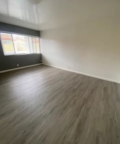 892 Empire Ave #12 — Photo 10