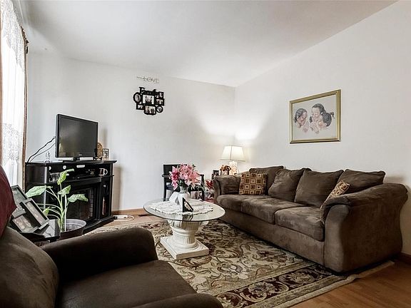 4th image of 9454 Calwood Dr