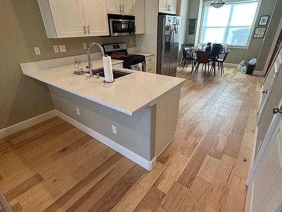 4th image of 7520 SE Milwaukie Ave Suite 210