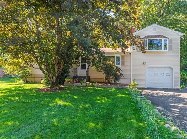 35 Midrocks Road, Ridgefield, CT 06877