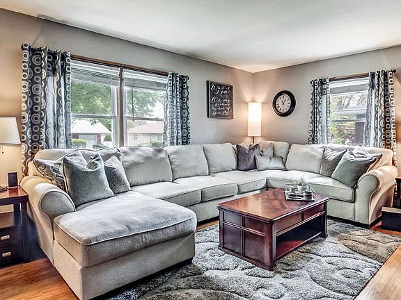 4th image of 2711 Karen Dr