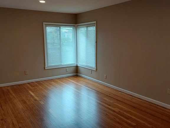3rd image of 2495 42nd Ave