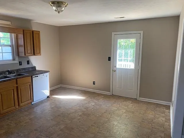 221 Pappy Dr — Photo 4