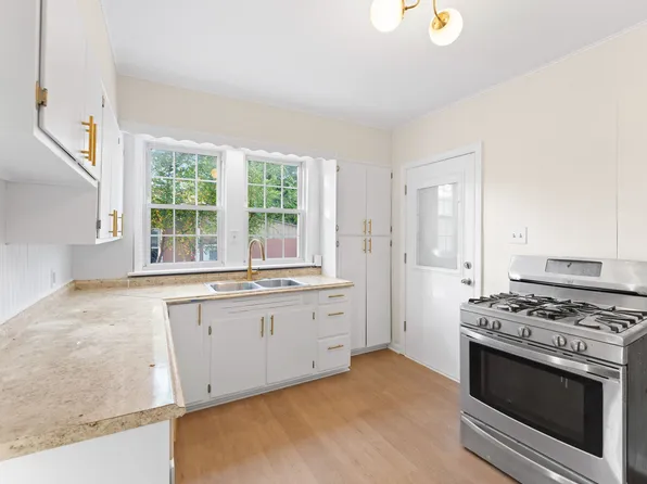 541 Kossuth St, Riverside, NJ 08075