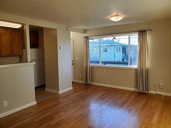 4th image of 2605 Barrett Ave